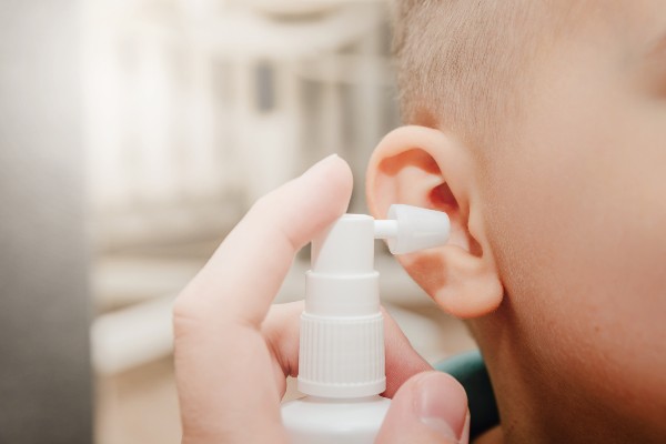 acido borico per l'igiene delle orecchie di bambini e adulti