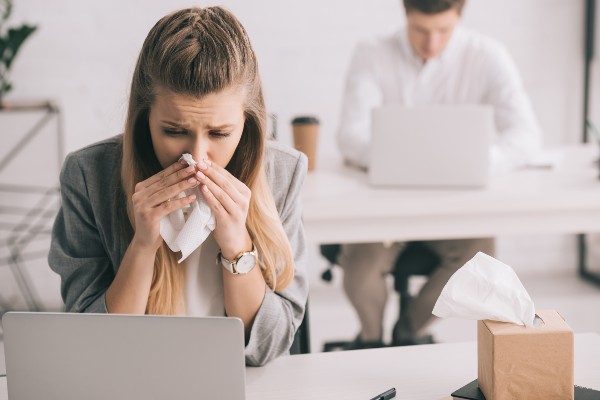 contagio influenza e raffreddore sui luoghi di lavoro